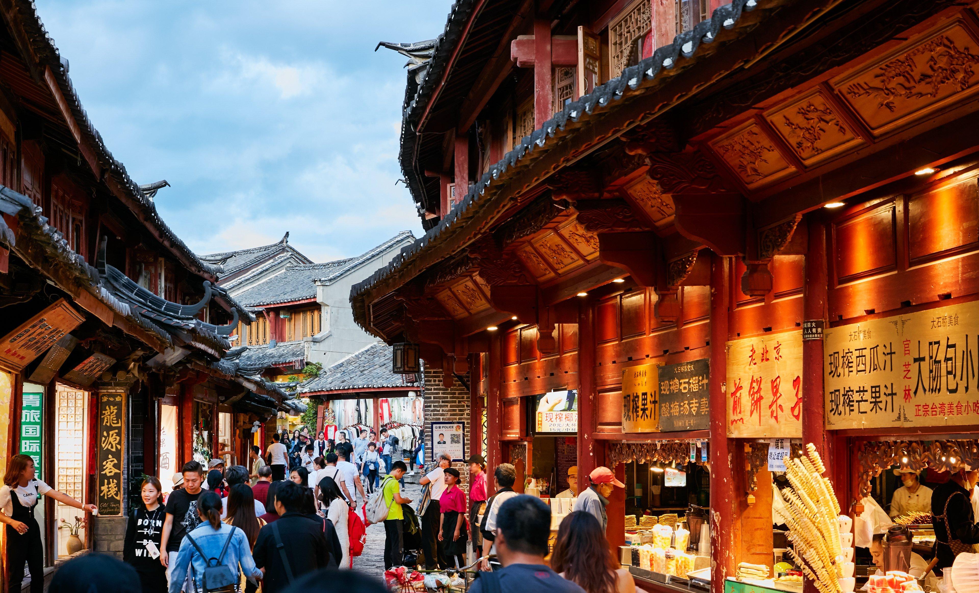 ホテル インディゴ リージャン エンシエント タウン 麗江市 エクステリア 写真